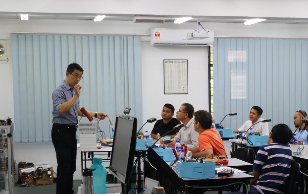 jestine yong teaching electronics repair