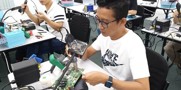electronics repair short course for Singapore student